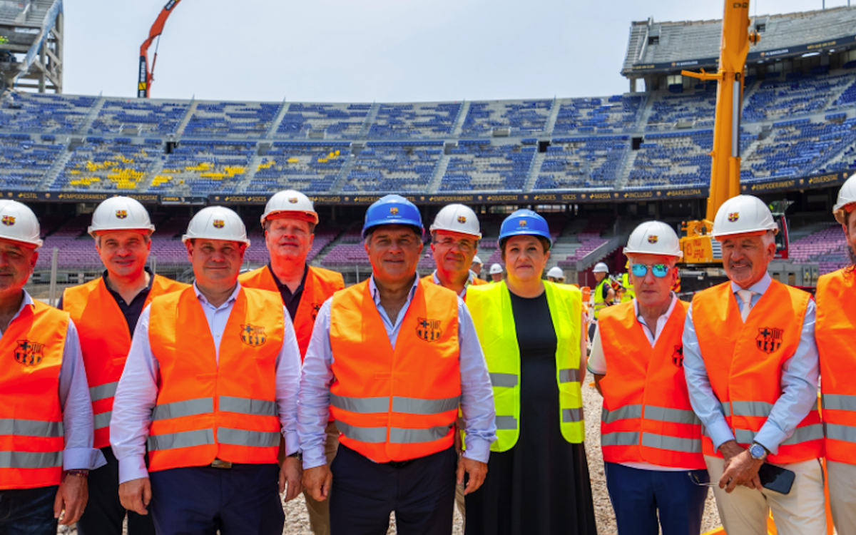 Joan Laporta and the Board of Directors visit the Spotify Camp Nou works