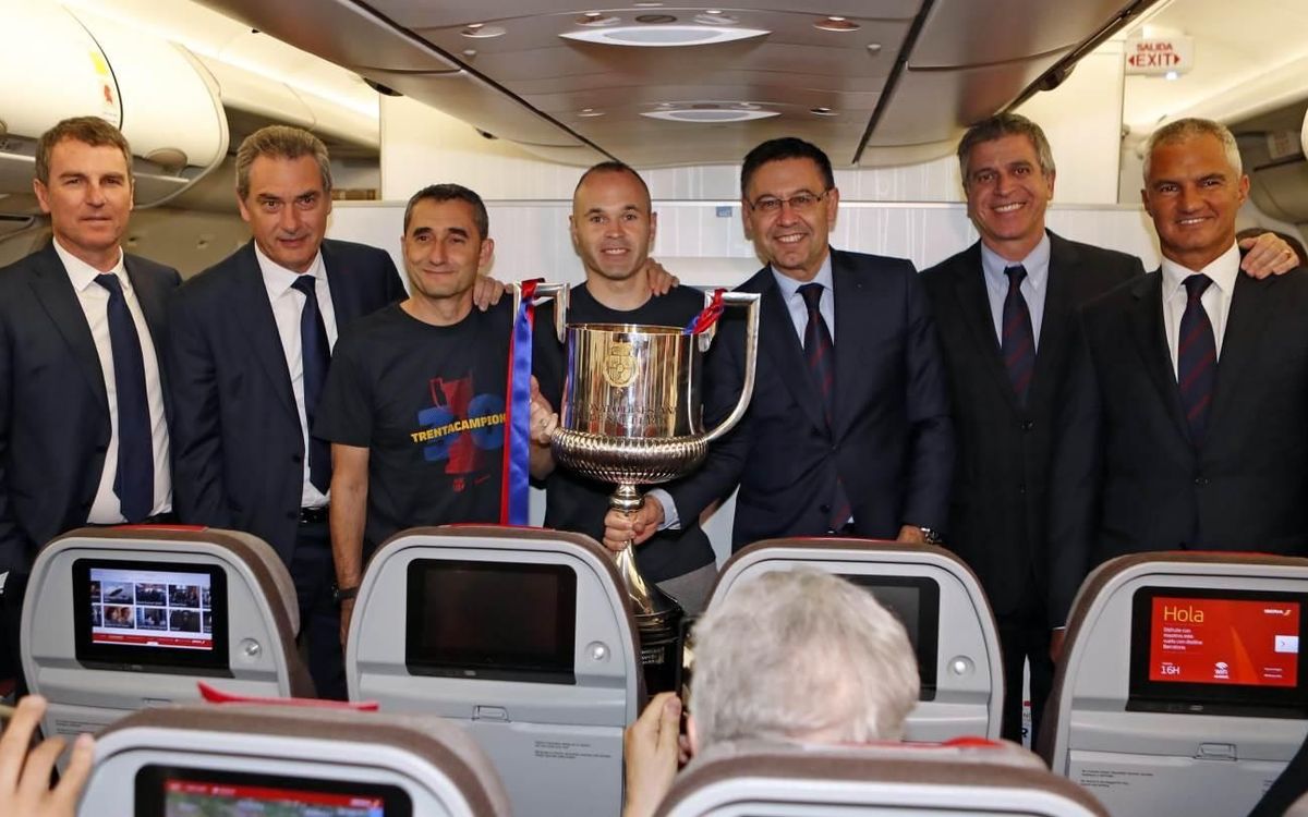Vidéo - Le retour des joueurs du FC Barcelone après la victoire en finale de Coupe du Roi